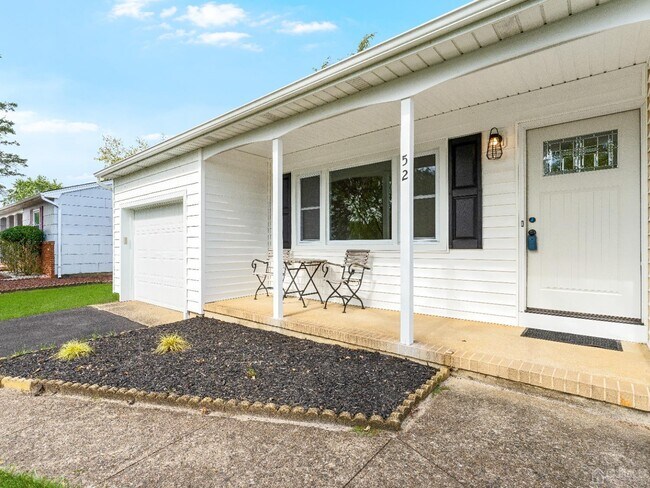 Building Photo - 52 Westbrook Dr