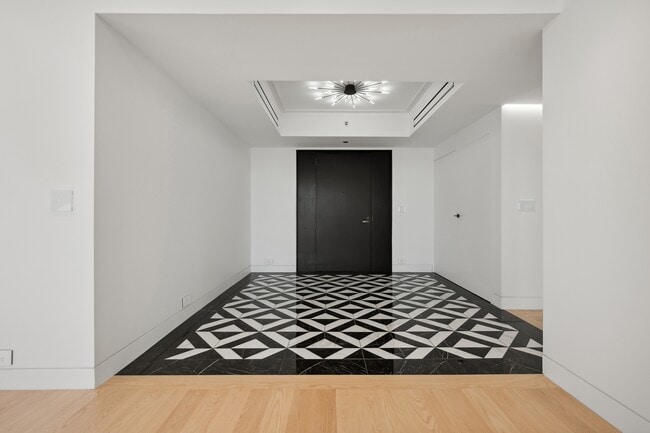 Foto del edificio - 180 E Pearson St