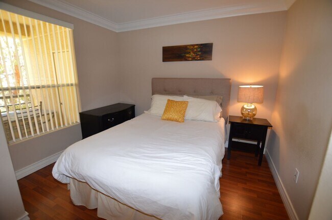 Foto del edificio - Meridian STUDIO Condo Fully Furnished w/Ma...