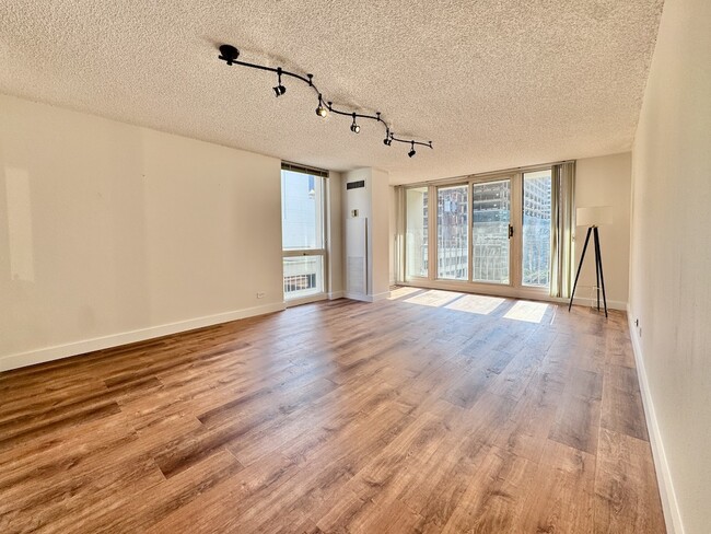 Building Photo - 200 N Dearborn St