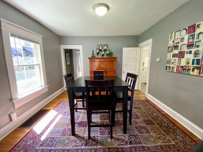 Foto del edificio - Two Bed Two Bath Home in West Plaza