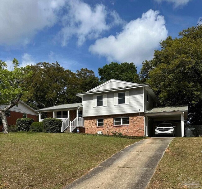 Foto del edificio - 6110 Shores Cir