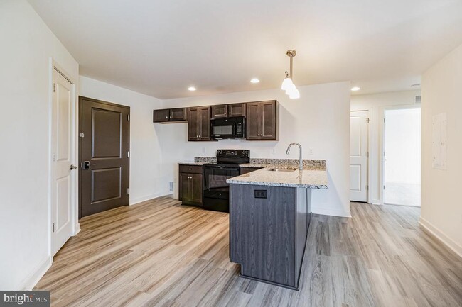 Building Photo - 1708 Fairmont Dr