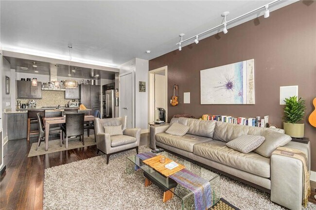 Building Photo - 210 Lee Barton Dr