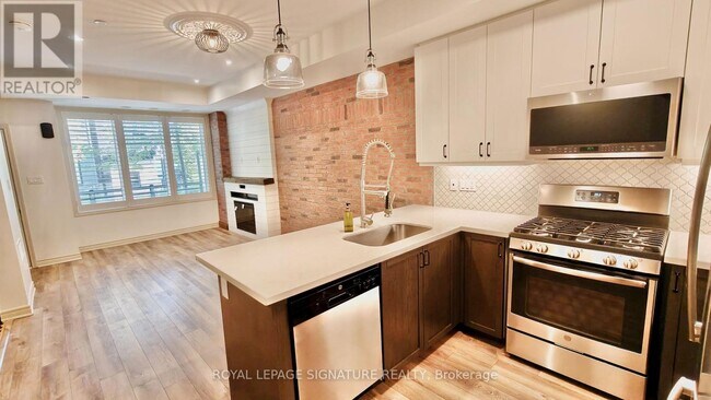 Photo du bâtiment - 2232 Bromsgrove Rd