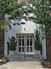 Building Photo - 5 Roosevelt Pl