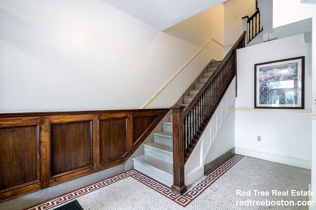 Foto del edificio - 1404 Beacon St