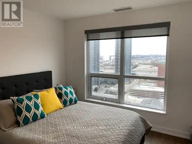 Building Photo - 275 Village Green Square