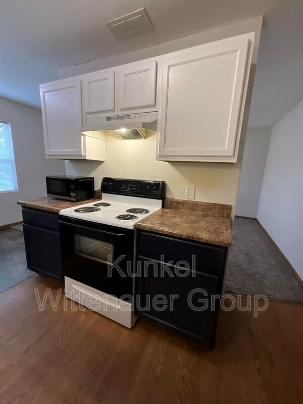 Building Photo - 1810-11 Jamestown Road