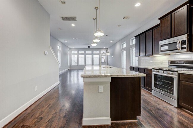 Foto del edificio - 6622 Eureka St