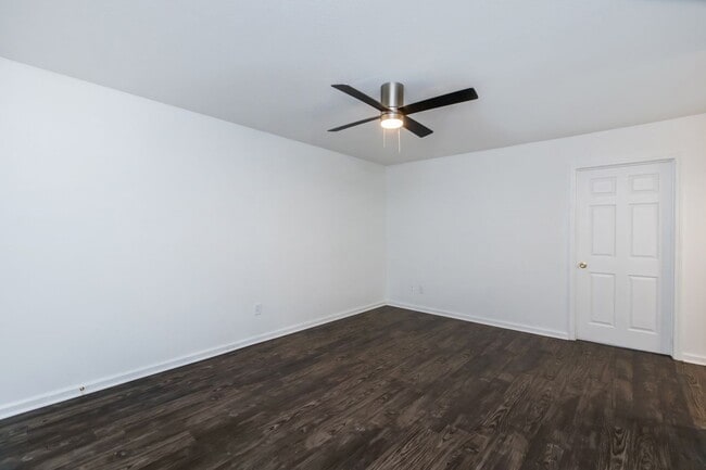 Interior Photo - University Gardens Manor