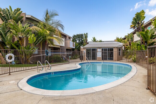 Piscina - Prairie Gardens Apartments