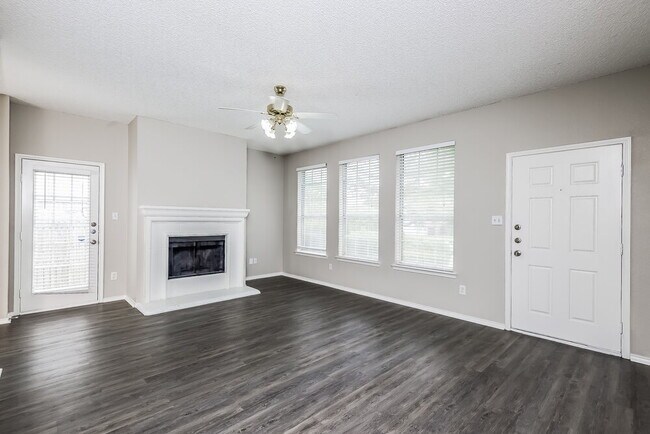 Foto del edificio - 6821 Prairie Hill Rd N