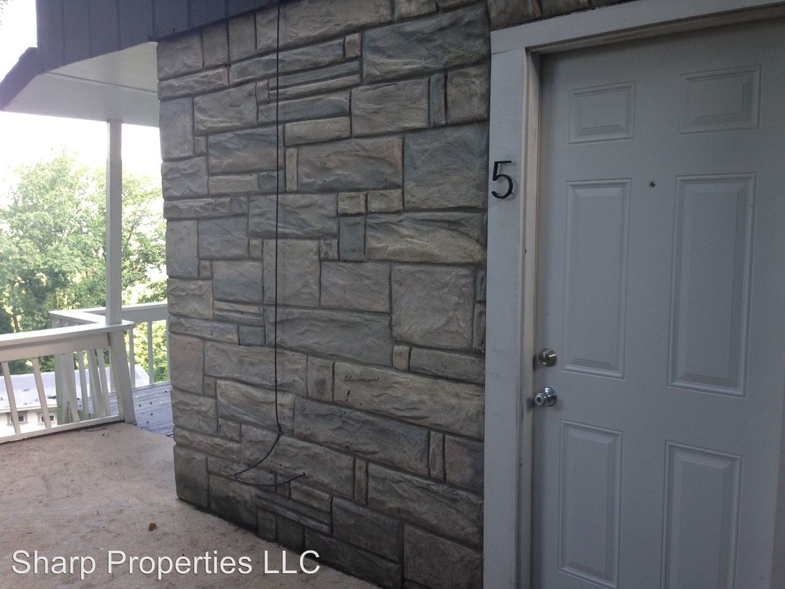 Primary Photo - 563 S Crest Rd