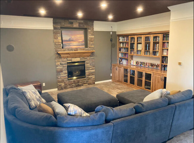 Foto del edificio - 2247 Country Oaks Dr