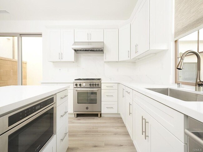 Building Photo - 120 Messenger