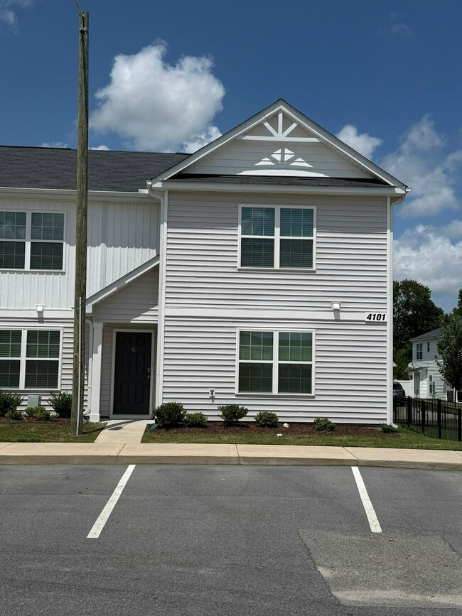 Building Photo - 4101 Laurel Rdg Dr