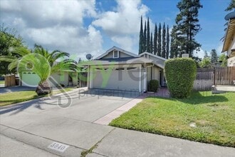 Building Photo - 3040 Danehurst Ct