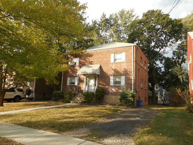 Building Photo - 129 Roosevelt Ave