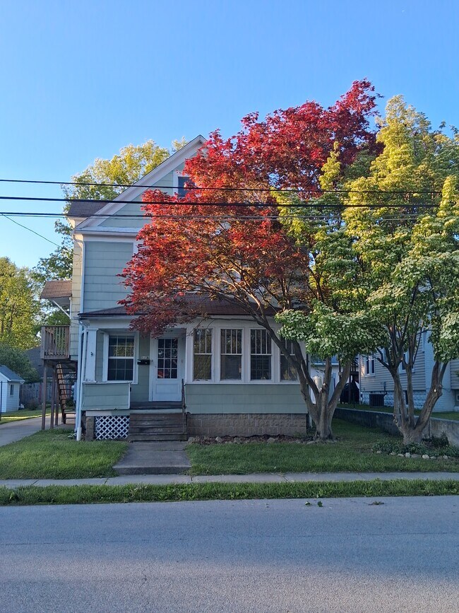 Building Photo - 245 E Ford Ave