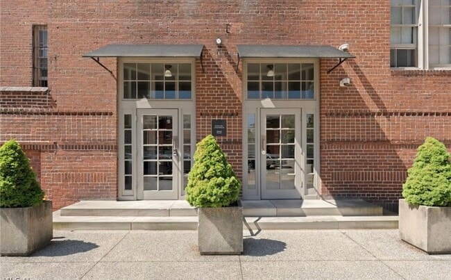 Building Photo - 2043 Random Rd