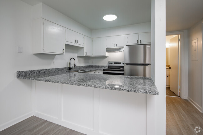 2BR, 1BA - 750SF - Kitchen - Elmington Park Flats