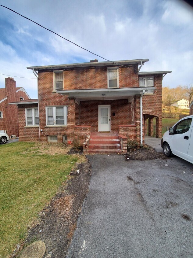 Primary Photo - 808 Frederick St