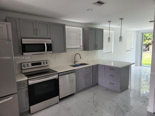 Foto del edificio - 7245 SW 21st St
