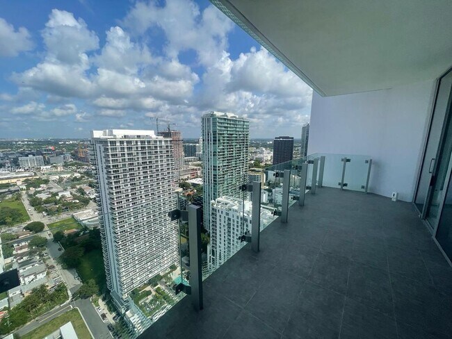 Foto del edificio - 700 NE 26th Terrace