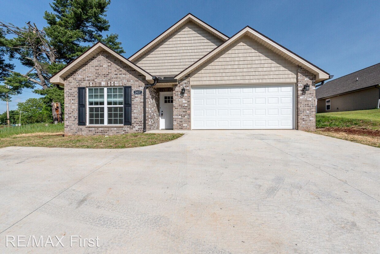 3 br, 2 bath House 2437 Old Niles Ferry Rd. House Rental in