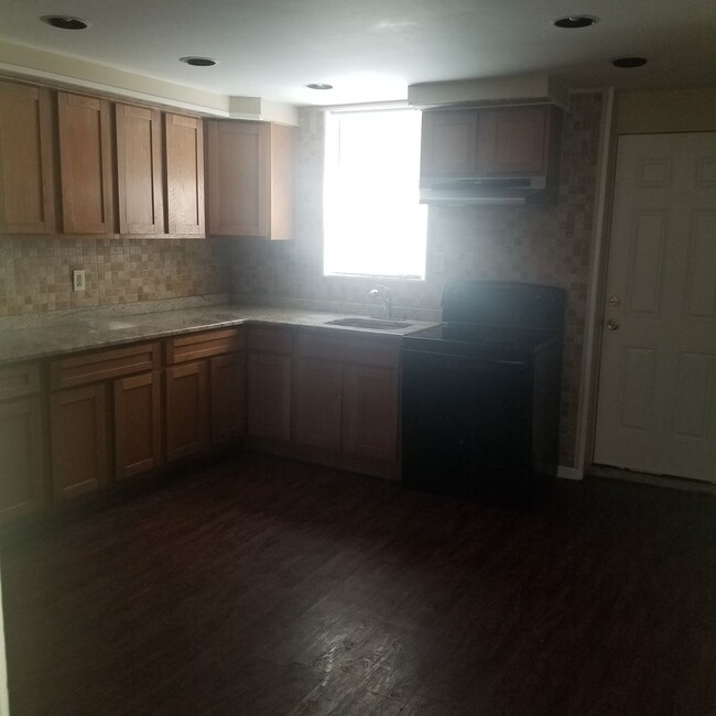 Building Photo - Beautiful Home - East Passyunk