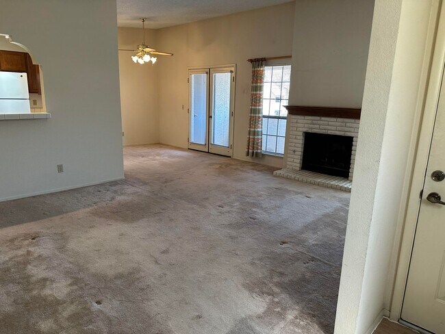 Foto del edificio - 2 bedroom condo near UNLV
