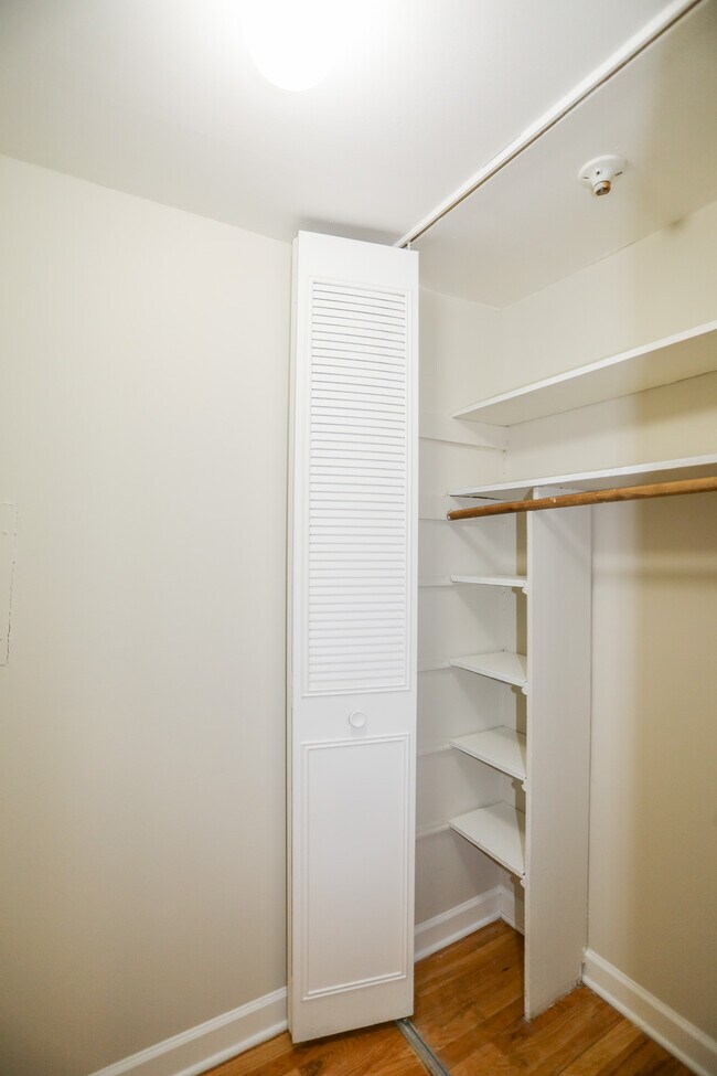 Foto del edificio - 5847 N Kenmore Ave
