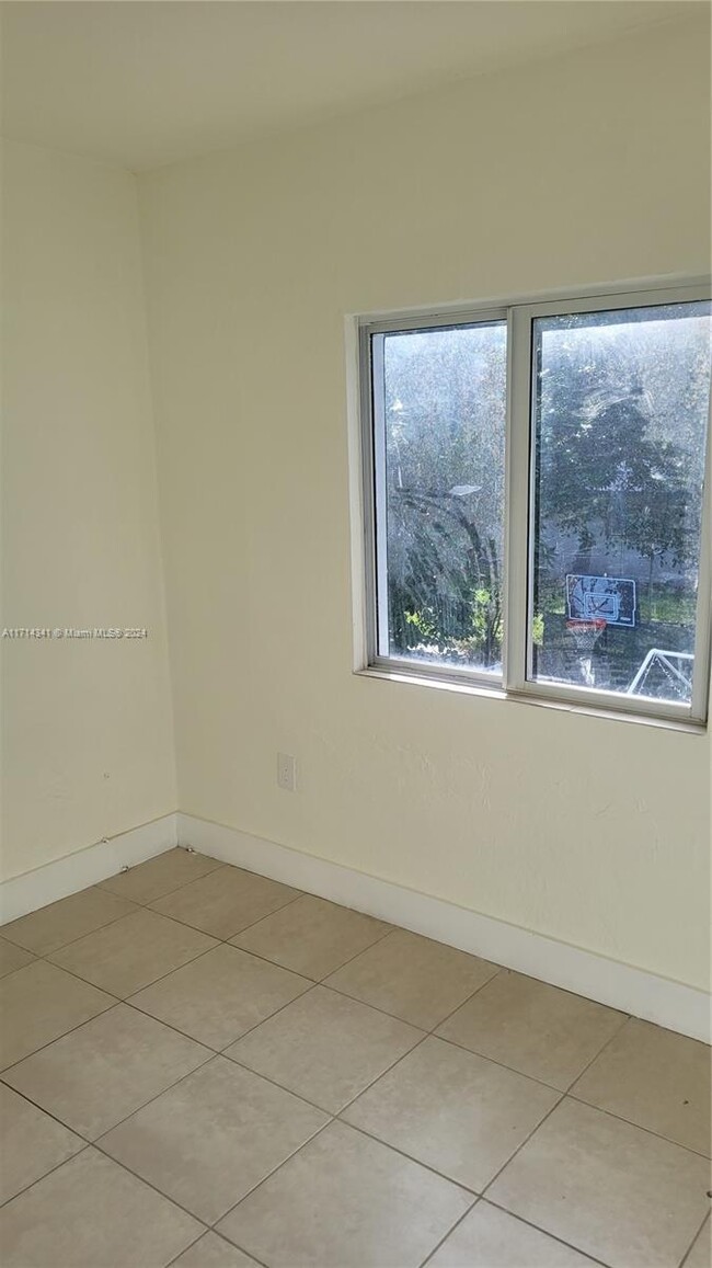 Foto del edificio - 3 bedroom in Miami FL 33150