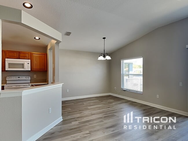 Building Photo - 945 Ridge Haven Drive Brandon FL