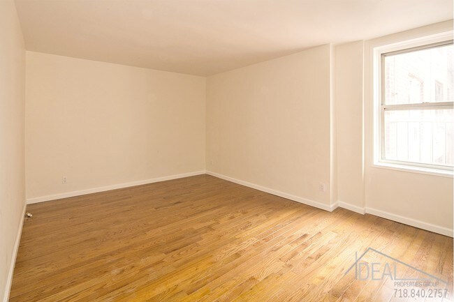 Foto del edificio - 483 Ocean Parkway #3HR
