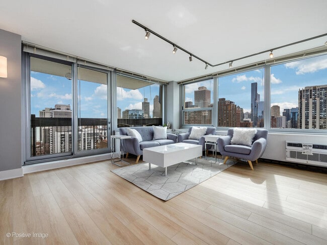 Foto del edificio - 1255 N Sandburg Terrace