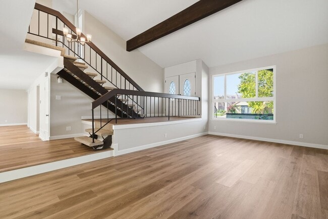 Building Photo - Gorgeously Updated 5 bedroom/3 bath House in Greenbrook!