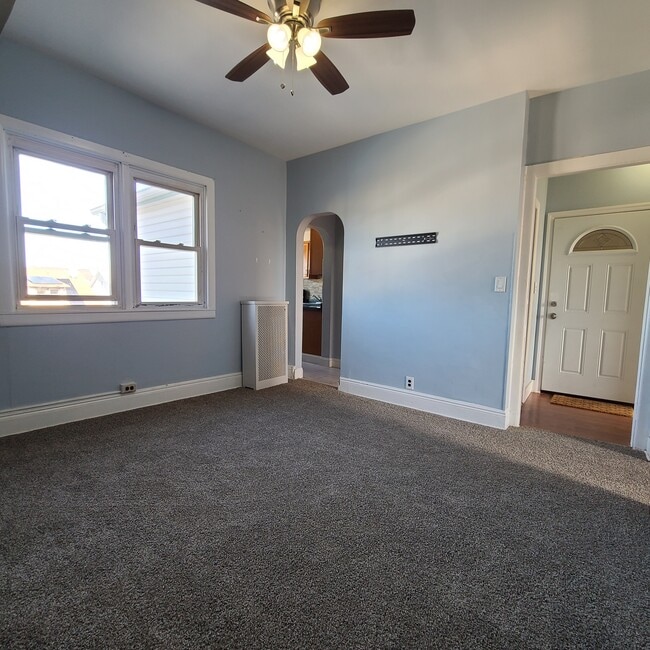 Building Photo - 166 Huber St