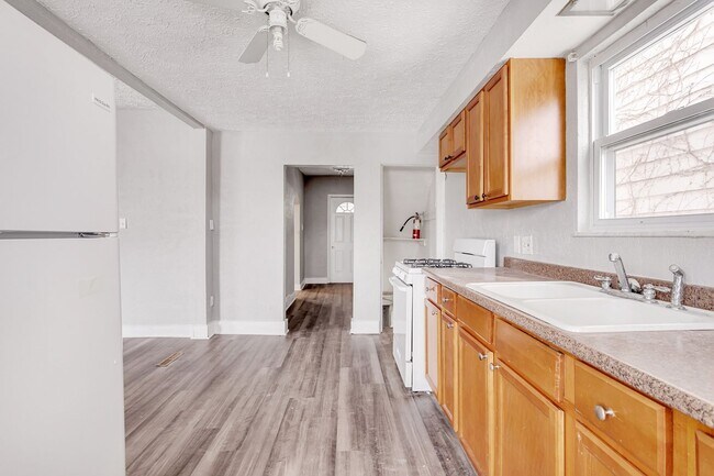 Foto del edificio - Newly Renovated 4 Bedroom Home in West Lib...