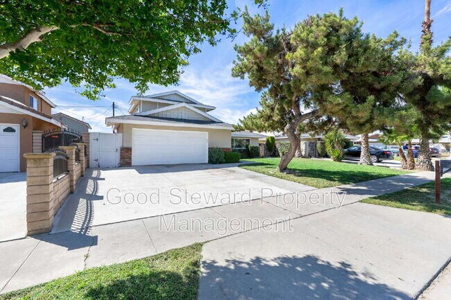 Foto del edificio - 6485 Clovis Pl