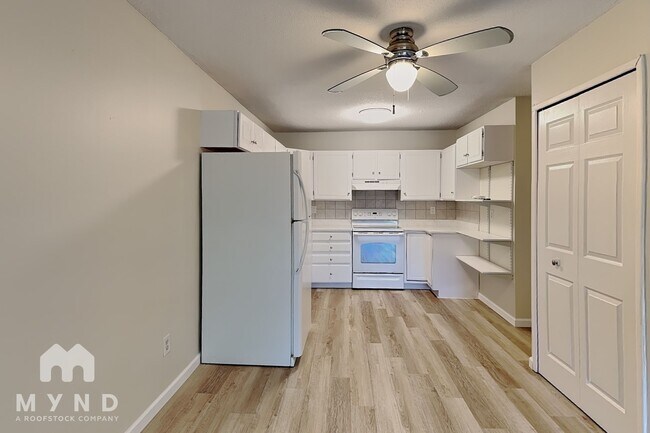 Foto del edificio - 7020 E Girard Ave