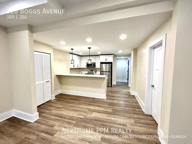 Building Photo - Gorgeous must see 3 bed, 3 bath updated ho...