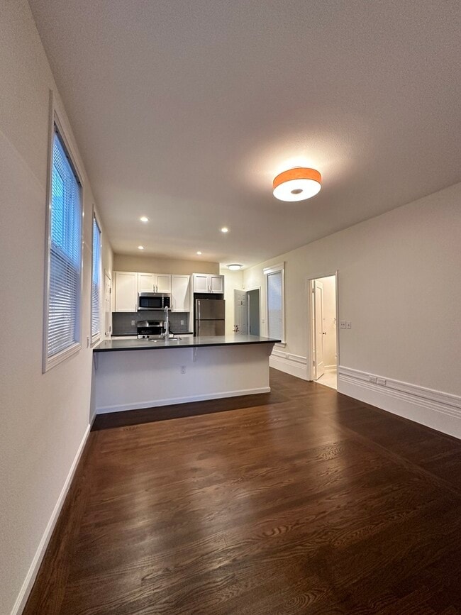 Building Photo - 1966 Union St