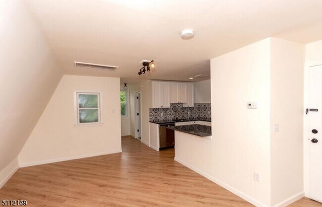 Building Photo - 204 Hillside Ave