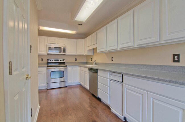 Foto del edificio - West Knoxville 37919 - 2 bedroom, 2.5 bath...