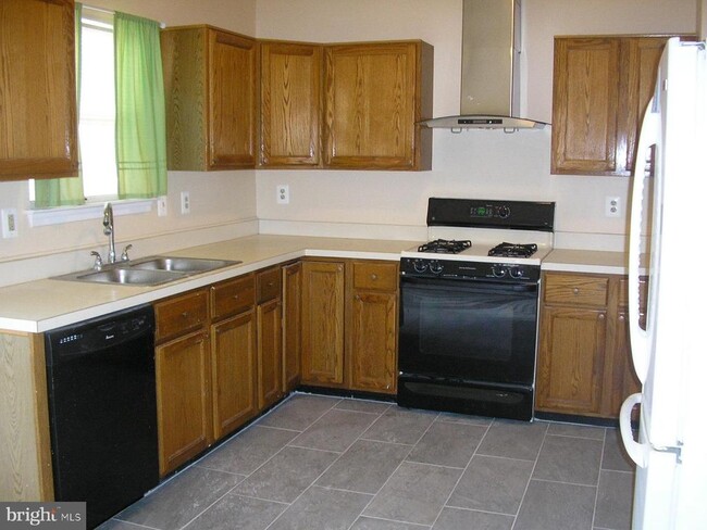 Building Photo - 2414 Clover Field Cir