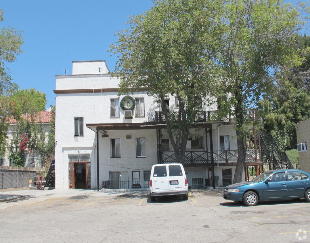 Primary Photo - 1823 Colorado Blvd