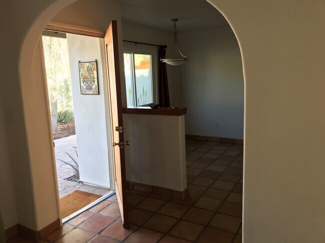 Foto del edificio - FIRST MONTHS RENT FREE