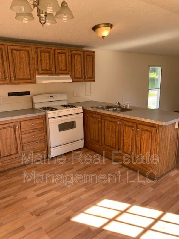 10 Cloverleaf St, Winthrop, ME 04364 House Rental in Winthrop, ME